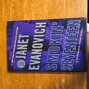 Janet Evanovich Smokin' Seventeen Book